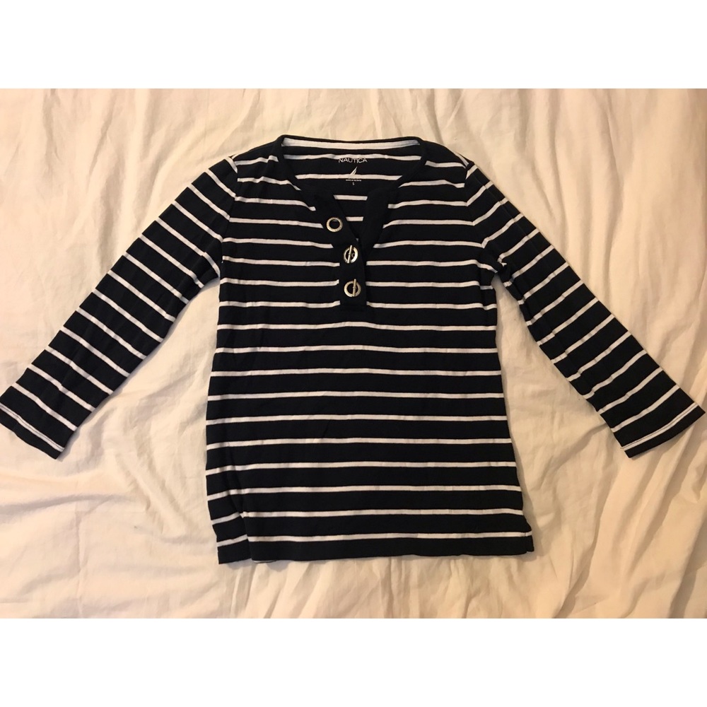 Quarter sleeve top